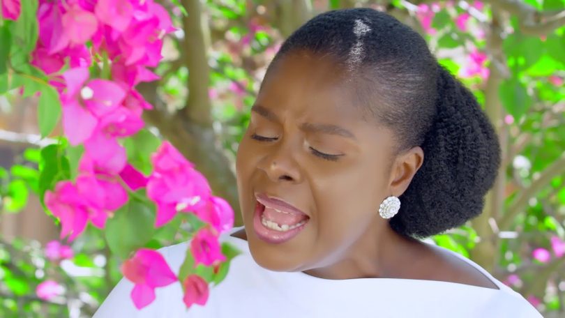 Amy Newman - Tie Me Mmobrosu (Tsie Me Moborsu)