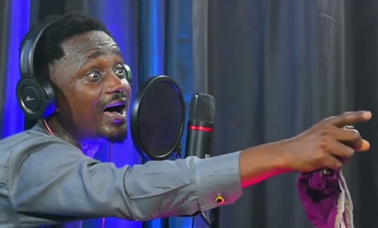 Naasei The Story Singer - Peter Ee Wompia (Hot Praises)