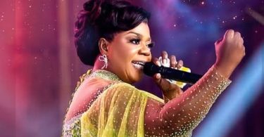 Piesie Esther Gyidi Kese Medley