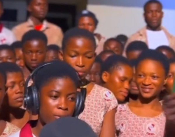 DJ EsanBoy - Adakumi